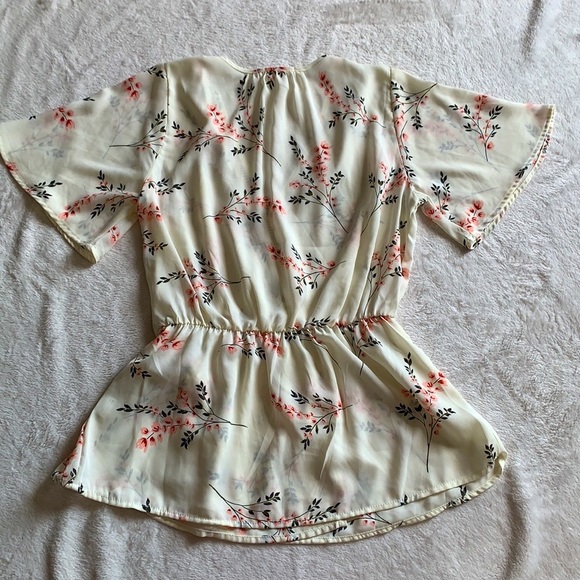 Sienna Sky woman’s floral Blouse. Size Small. - Picture 3 of 7